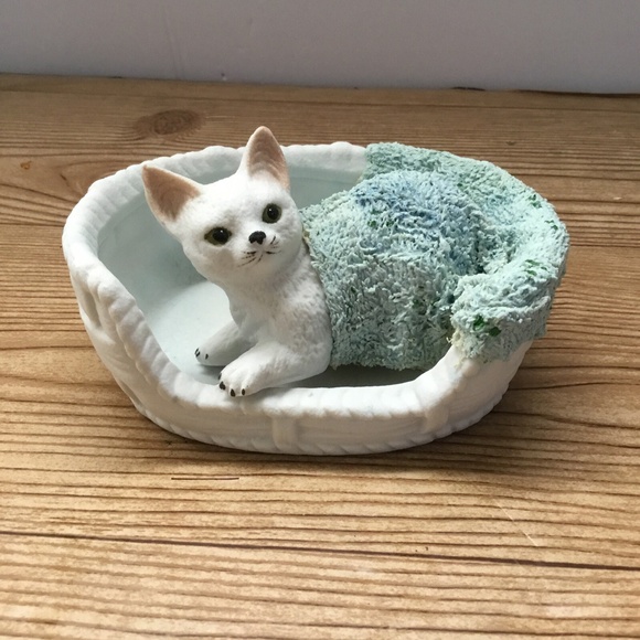 3 Ceramic Cats With Blue Blankets - Picture 7 of 9